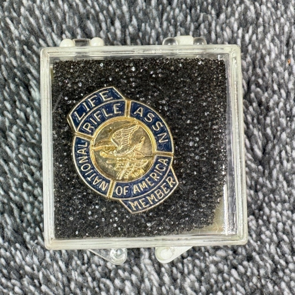 National Rifle Association NRA Life Member Lapel Pin Gold Blue Enamel Eagle Logo